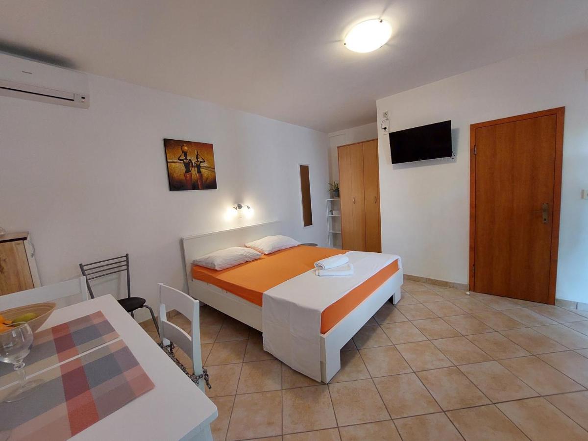 Apartments Nenad & Marija Pag Town Zewnętrze zdjęcie