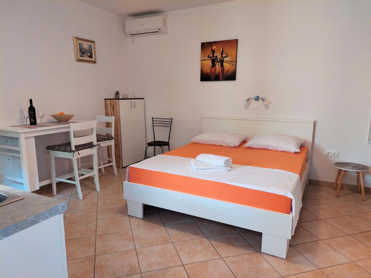 Apartments Nenad & Marija Pag Town Zewnętrze zdjęcie
